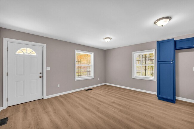 Building Photo - Charming 2BR Duplex in Atlanta