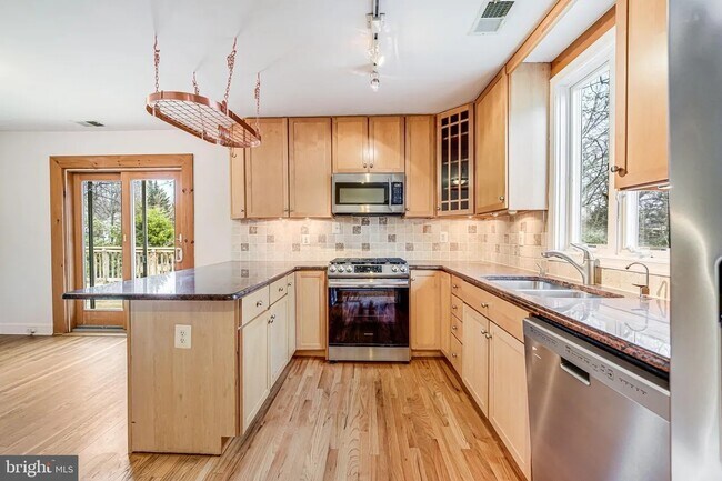 Building Photo - 2957 Strathmeade St