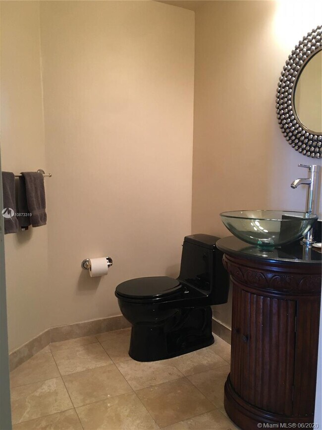 Building Photo - 100 S Birch Rd