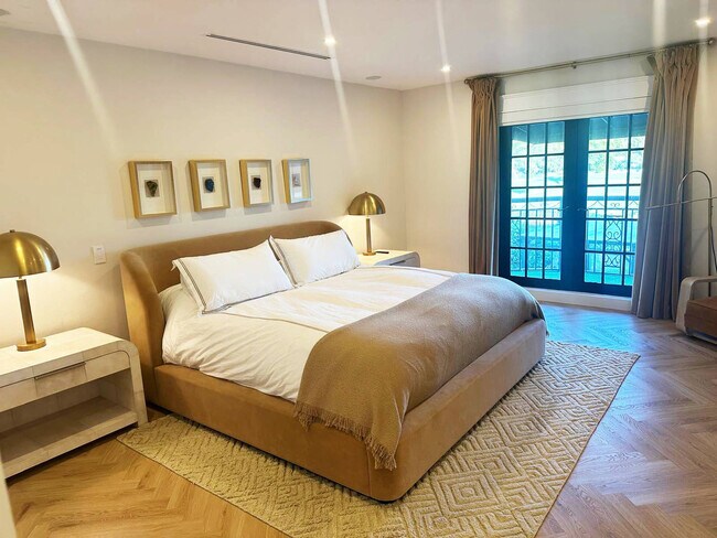 Building Photo - 4312 NE 22nd Ave