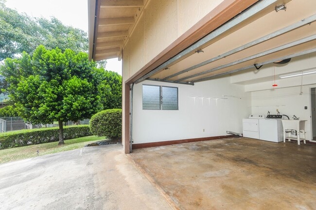 Building Photo - Kaneohe Woods – 3BR/2.5BA home with Mounta...