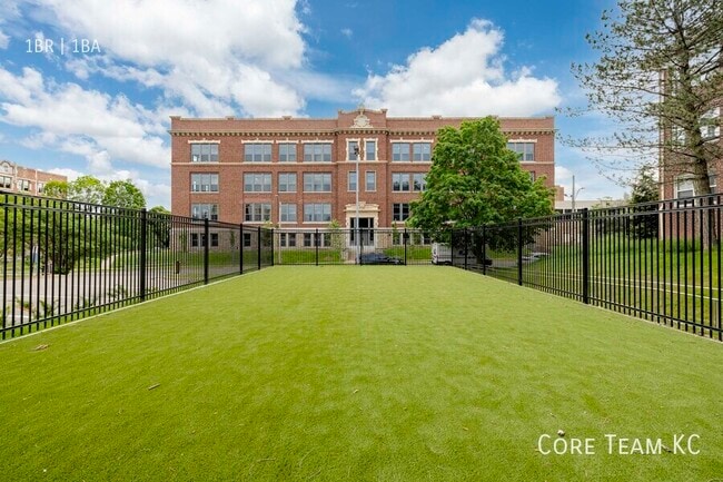 Building Photo - 310 E 39th-