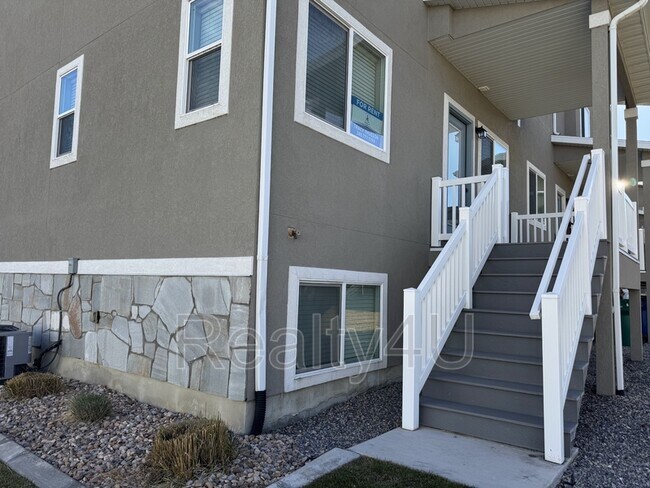 Building Photo - 686 S 1803 W