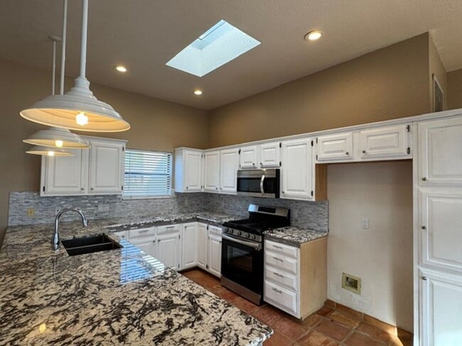 Building Photo - Spacious 3 Bed Home with Pool & Hot Tub!