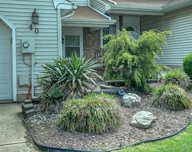 Building Photo - 40 Staghorn Dr