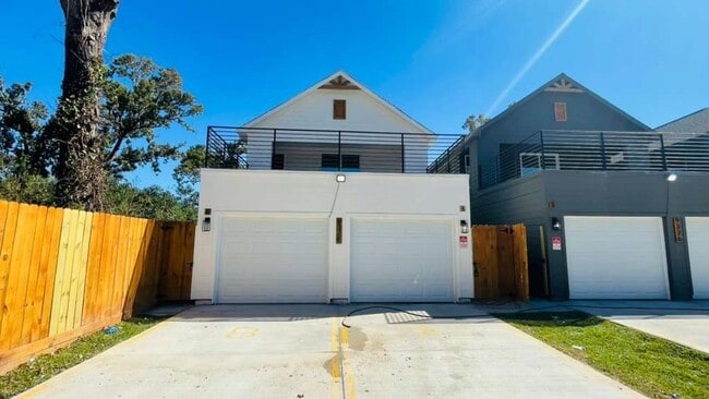 Building Photo - 9328 Firnat St