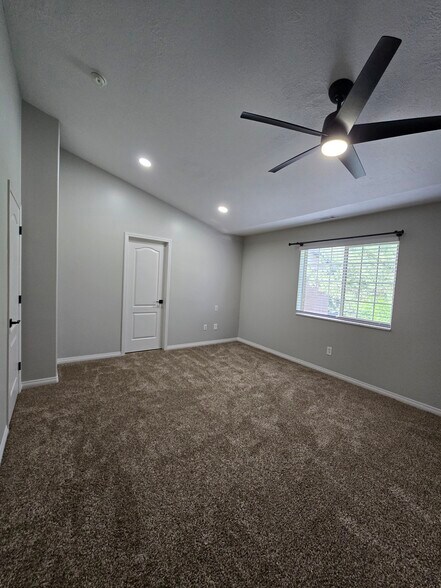 Building Photo - 287 E Rockingham Ct