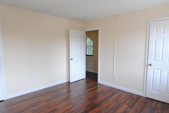 Building Photo - 74 Stillwater Dr