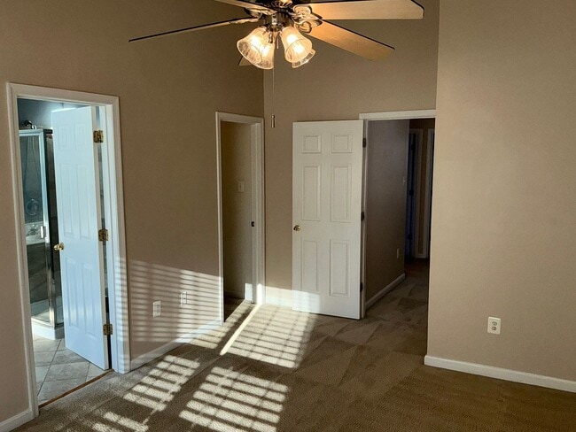 Building Photo - Very well maintained 3BR 2.5BA 3 level townhome located in the Milestone Community of Germantown