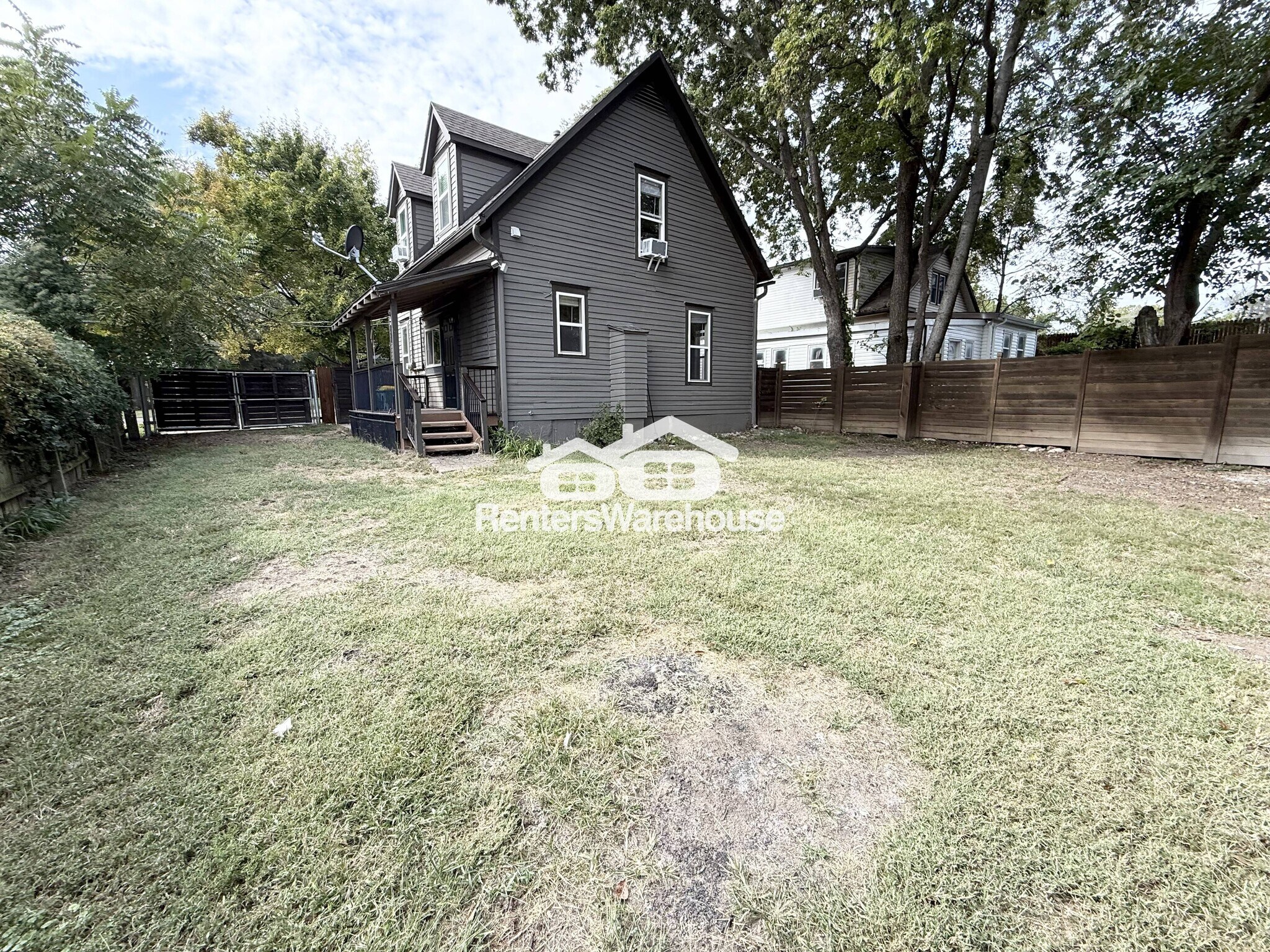Building Photo - 15131 Broadmoor St