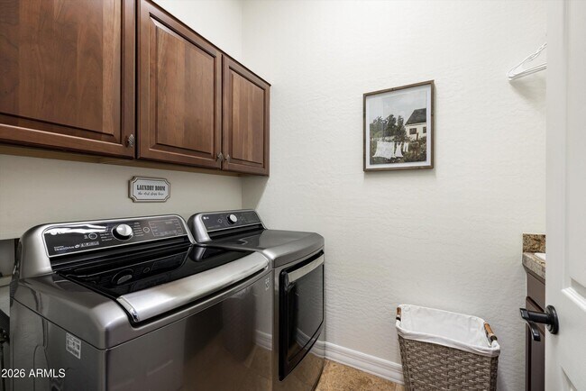 Building Photo - 9260 E Desert Village Dr