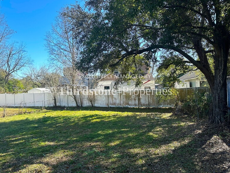 Building Photo - 1136 Maynard St