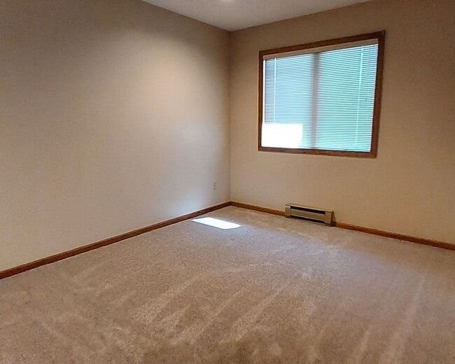 Building Photo - Nice 2 Bedroom 2 Bathroom Townhome in Some...