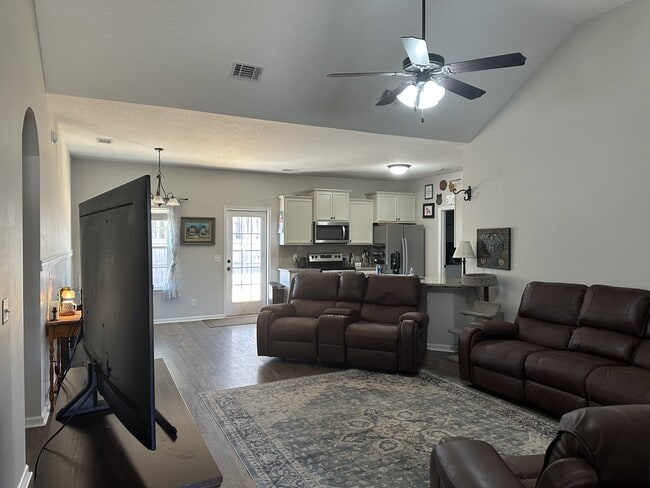 Building Photo - 27 Dove Run Dr