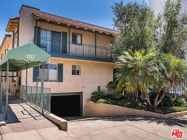 Building Photo - 1112 N Olive Dr