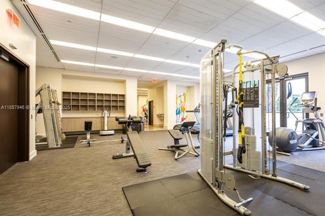 Building Photo - 999 SW 1st Ave