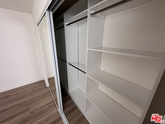 Building Photo - 314 S Clark Dr