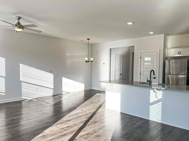 Building Photo - 1222 Westgate Vlg Dr