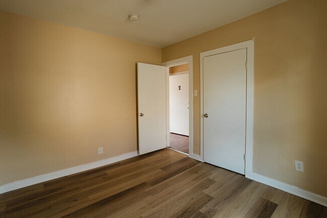 Building Photo - 714 Helmholz Ave