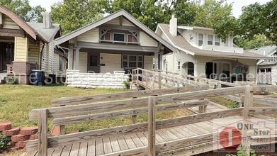 Building Photo - Spacious 4-Bedroom Home with Backyard & Ba...
