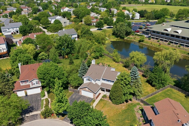 Building Photo - Stunning Mundelein Home on a Quiet Cul-de-Sac with Pond Views