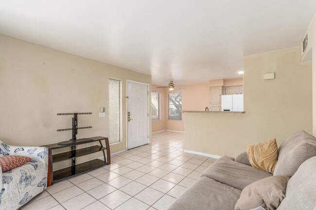 Building Photo - First Floor Condo 2-Bedrooms 2-Bathrooms!