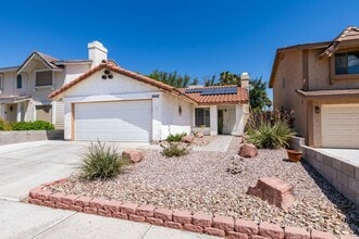 Building Photo - EASTERN AND WINDMILL 3 BEDROOM HOME WITH LARGE BACKYARD, NO HOA, AND SOLAR PANELS