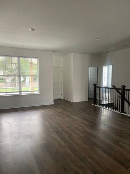 Building Photo - 15853 Foster