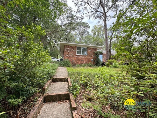 Building Photo - Waterfront mother-in-law suite, all utilities are included!