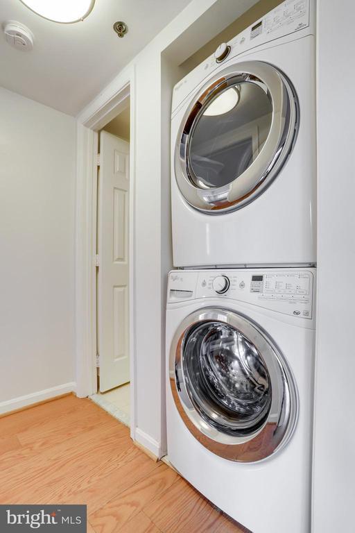 Building Photo - 545 E Braddock Rd