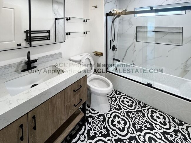 Building Photo - 2 Houses, 1 Price. Nicely Updated Single Family Home with ADU