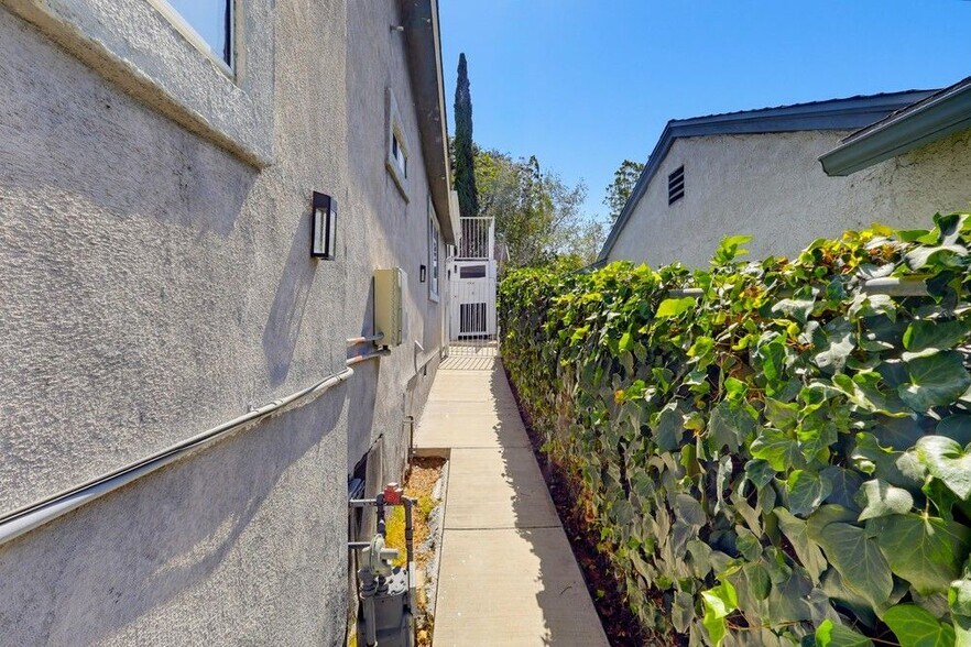 Building Photo - 416 Sinclair Ave