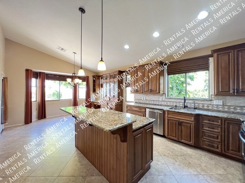 Building Photo - 1536 E Fontana Dr