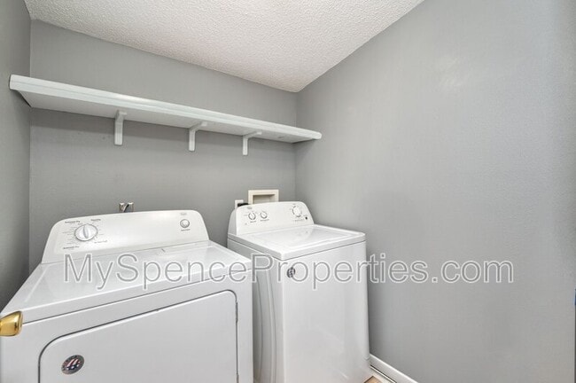 Building Photo - 113 Marimba St