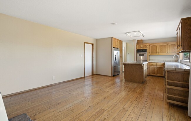 Building Photo - Spacious 5 Bedroom Home with Cupertino Schools
