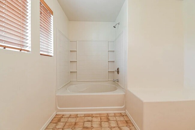 Building Photo - 4282 E Baylor Ln