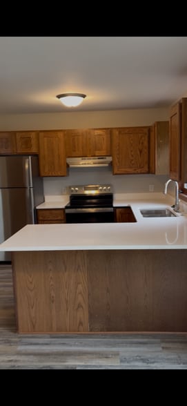 Kitchen - 815 Meadowview Ln