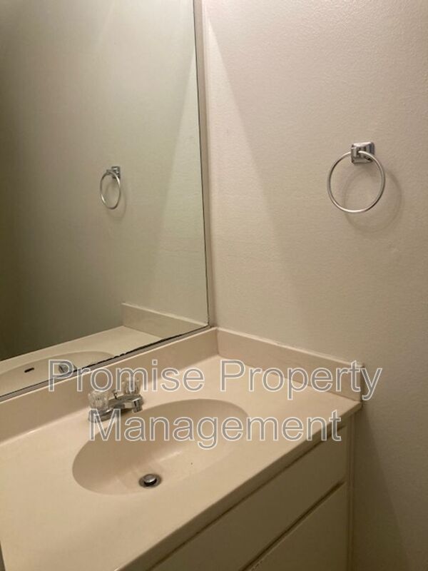 Building Photo - 1744 Calle Platico