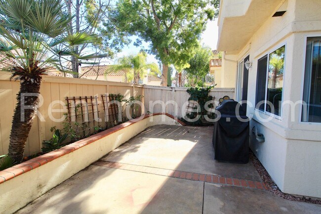 Building Photo - Scripps Ranch, 11073 Caminito Encanto, AC,...