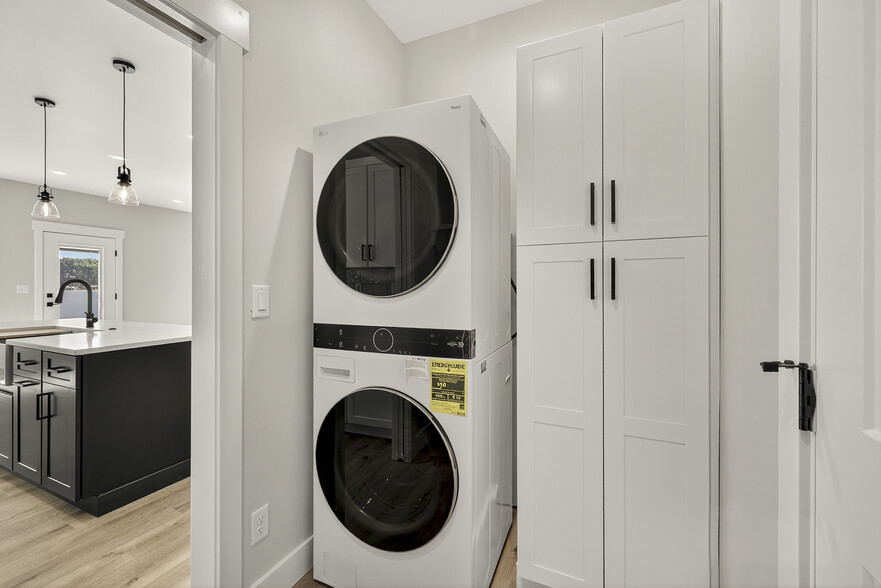 Building Photo - 551 S Teton Ave