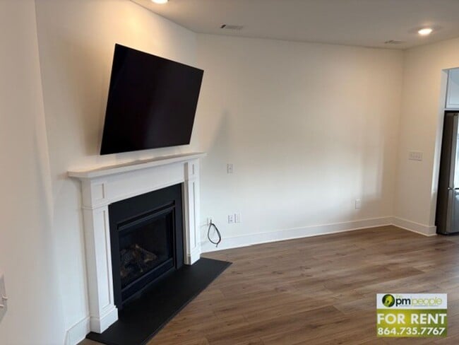 Building Photo - 3/2.5 Townhome in Excellent Greenville/Travelers Rest Location!