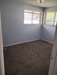 Building Photo - 1428 S Maple Ave