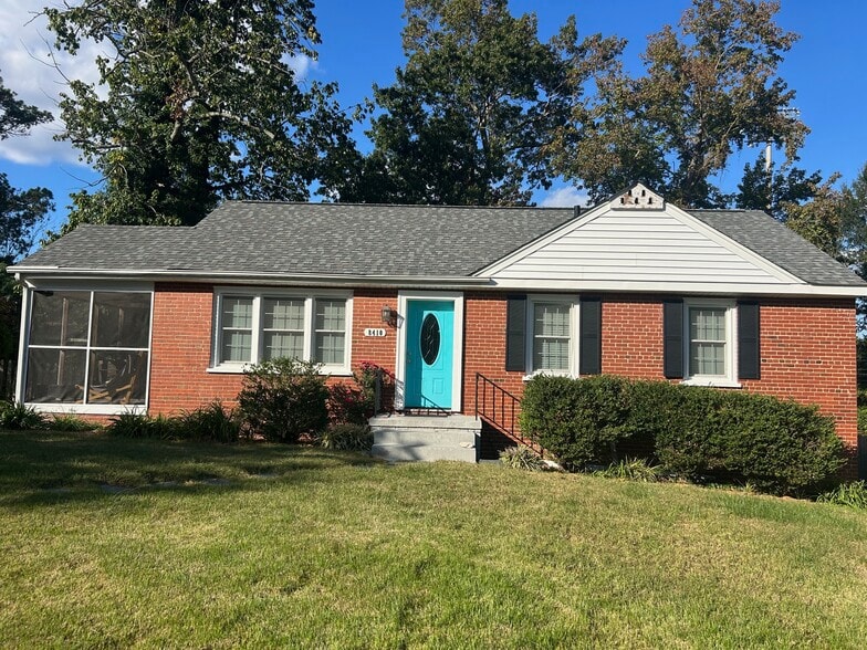 Primary Photo - 8410 Holly Hill Rd