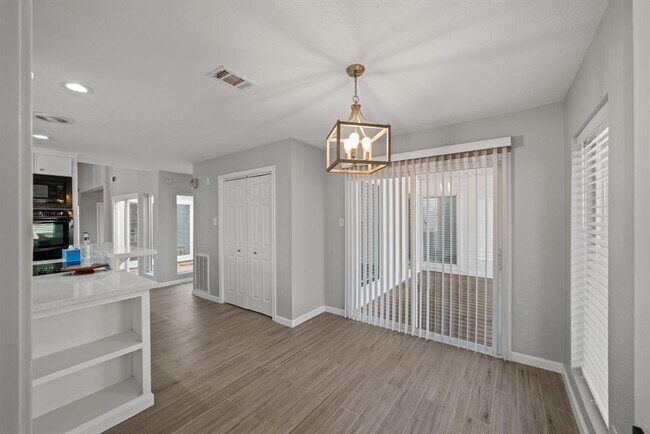 Building Photo - 11422 Lakeside Pl Dr