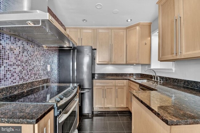 Building Photo - 4411 Edgefield Rd