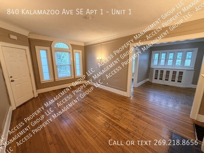 Building Photo - 840 Kalamazoo Ave SE