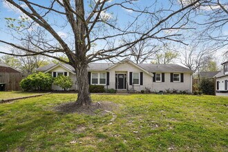 Building Photo - 138 Carriage Dr