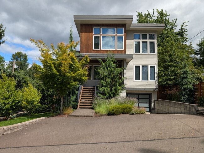 Primary Photo - Stunning Modern Home in South Burlingame -...