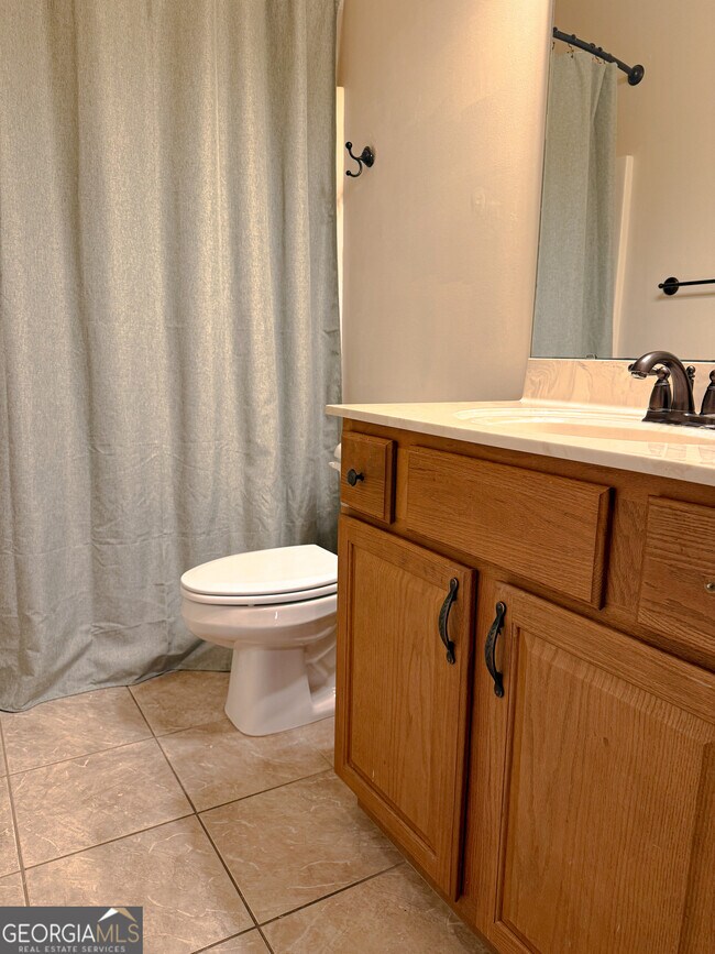 Building Photo - 102 Lexington Ln