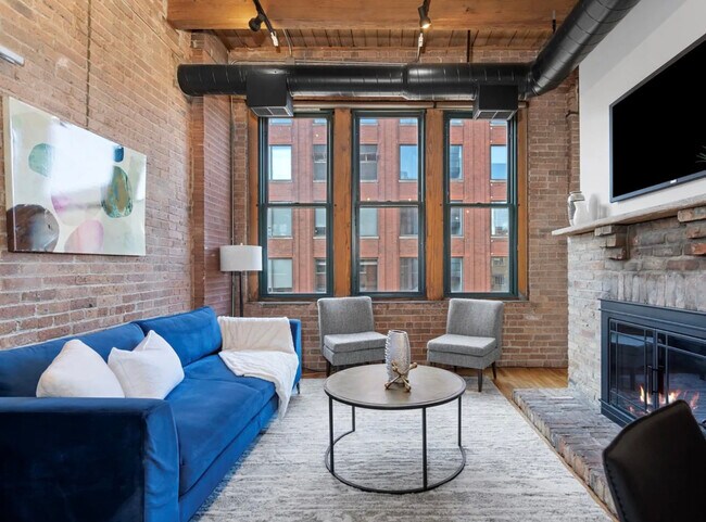 Building Photo - 331 S Peoria St